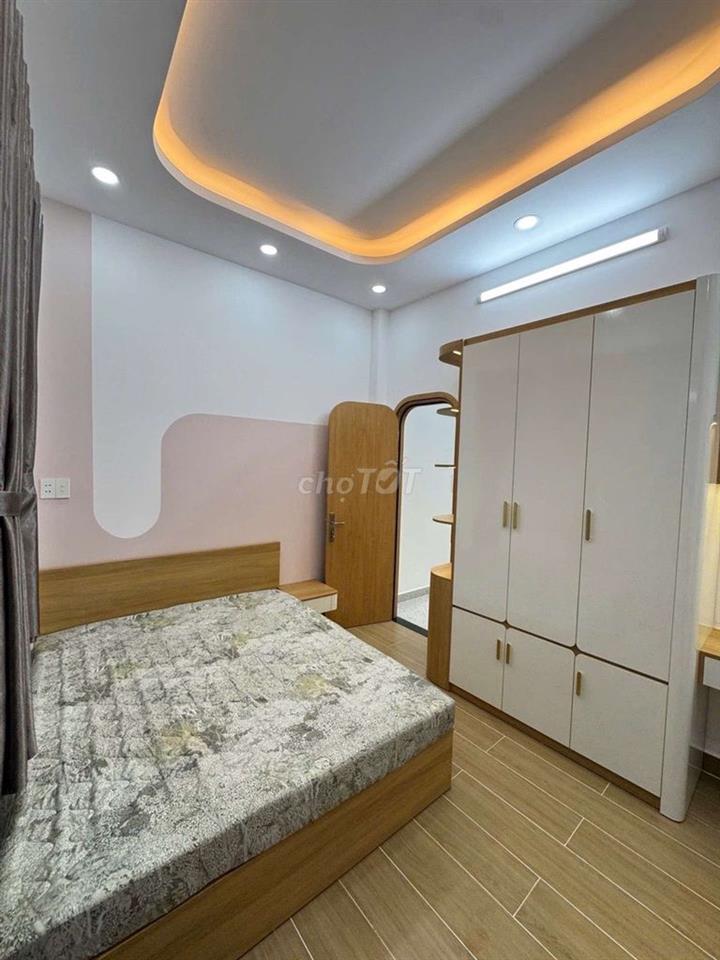 Ngay chợ Gò Xoài , 6 x 12m , 2 tầng 3pn mới đẹp , hẻm 6m , hơn 4 tỷ