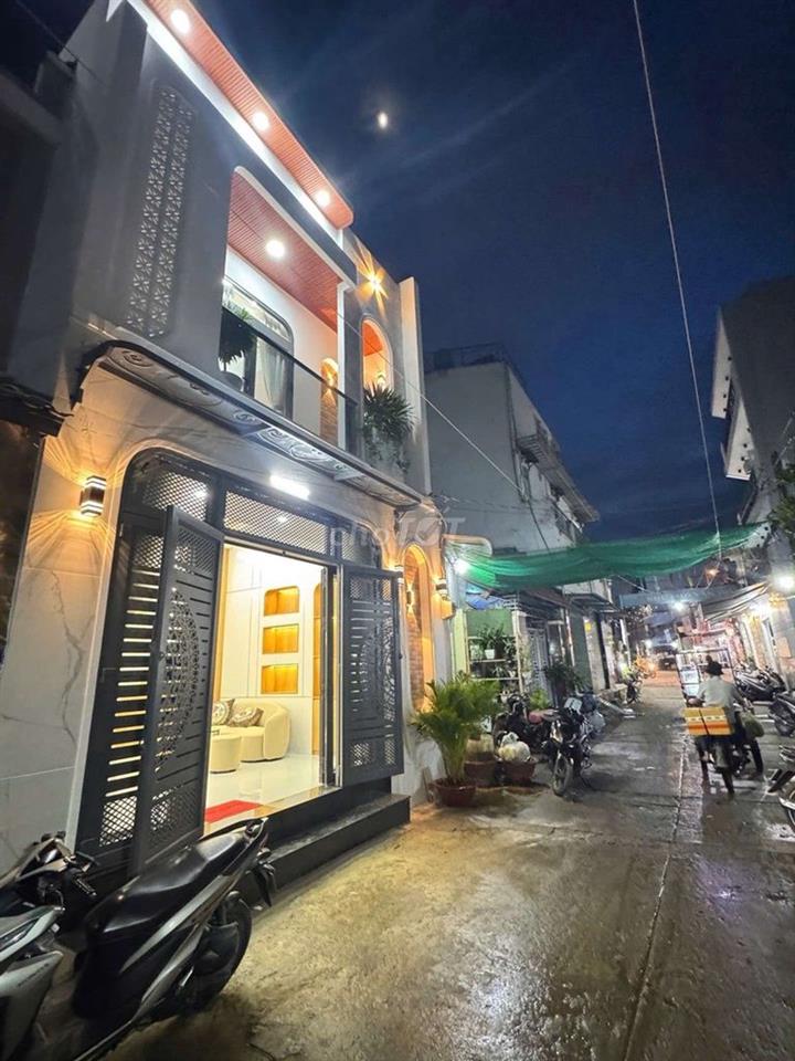 Ngay chợ Gò Xoài , 6 x 12m , 2 tầng 3pn mới đẹp , hẻm 6m , hơn 4 tỷ
