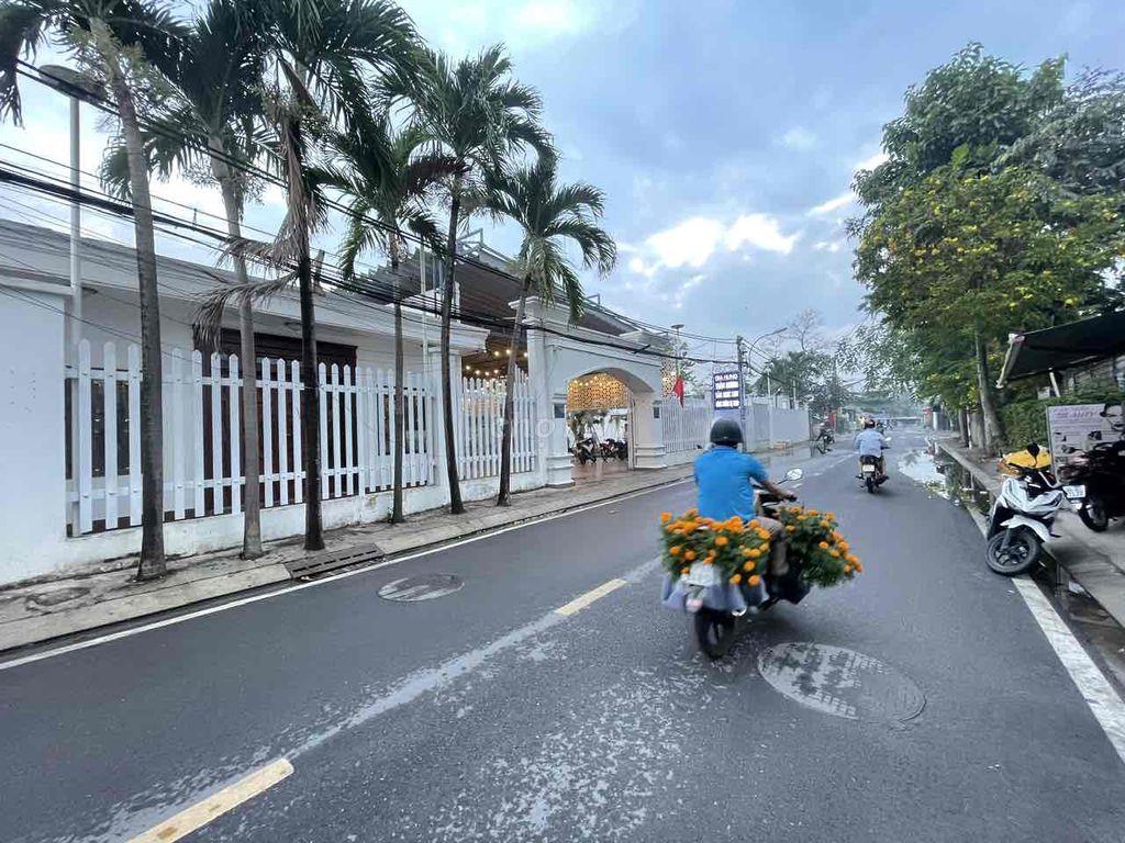 siêu biệt thự hóc môn
