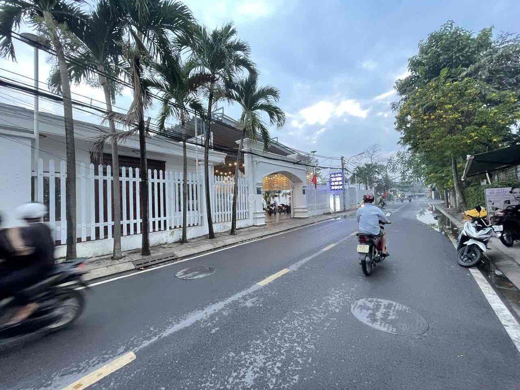 siêu biệt thự hóc môn