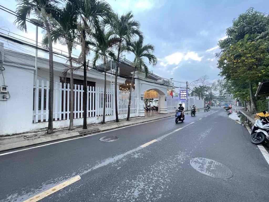 siêu biệt thự hóc môn