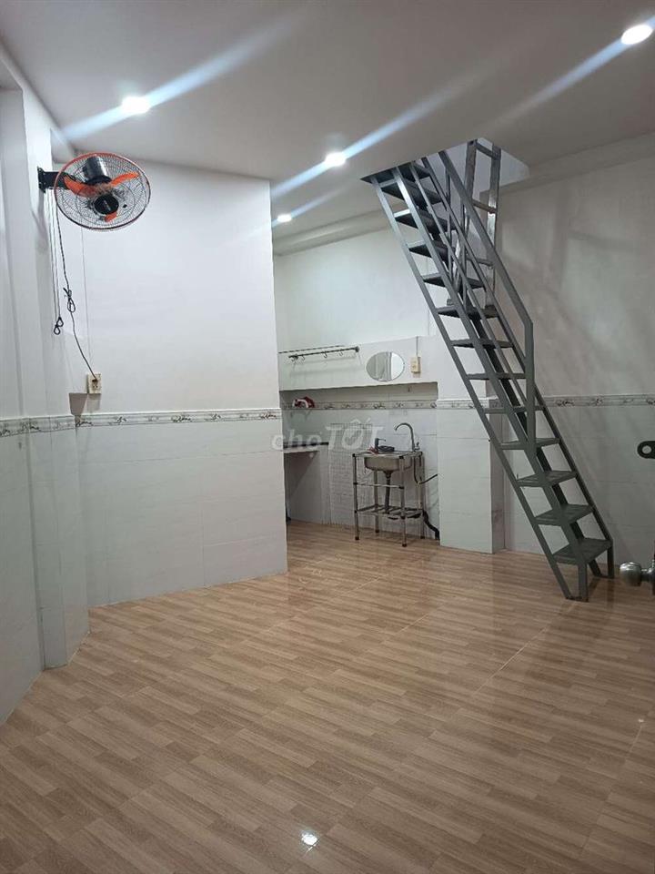 chính chủ cho thuê nhà nguyên căn quận 4