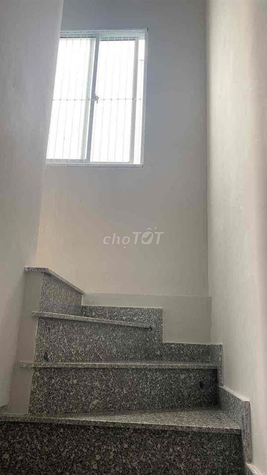 nhà riêng chính chủ cho thuê đúc thật, mới 2pn, 2 toilet giá 6tr q7