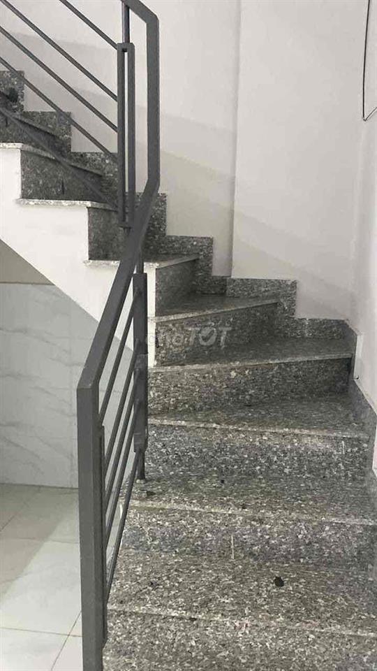 nhà riêng chính chủ cho thuê đúc thật, mới 2pn, 2 toilet giá 6tr q7