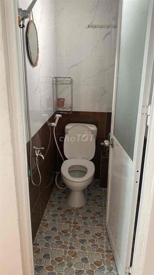 nhà riêng chính chủ cho thuê đúc thật, mới 2pn, 2 toilet giá 6tr q7
