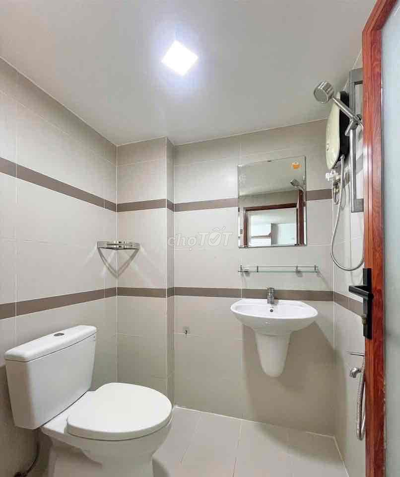 phòng đẹp rộng full nt 6p đi xe gần TDTU