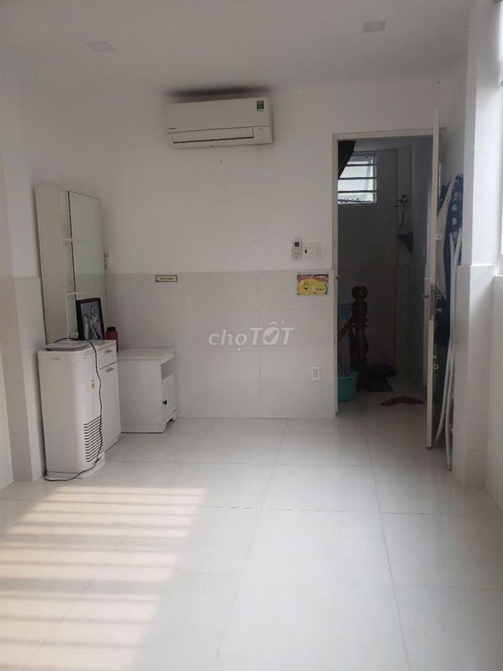 Cho thuê nhà nguyên căn 1 trệt, 2 lầu, sân thượng, đầy đủ nội thất