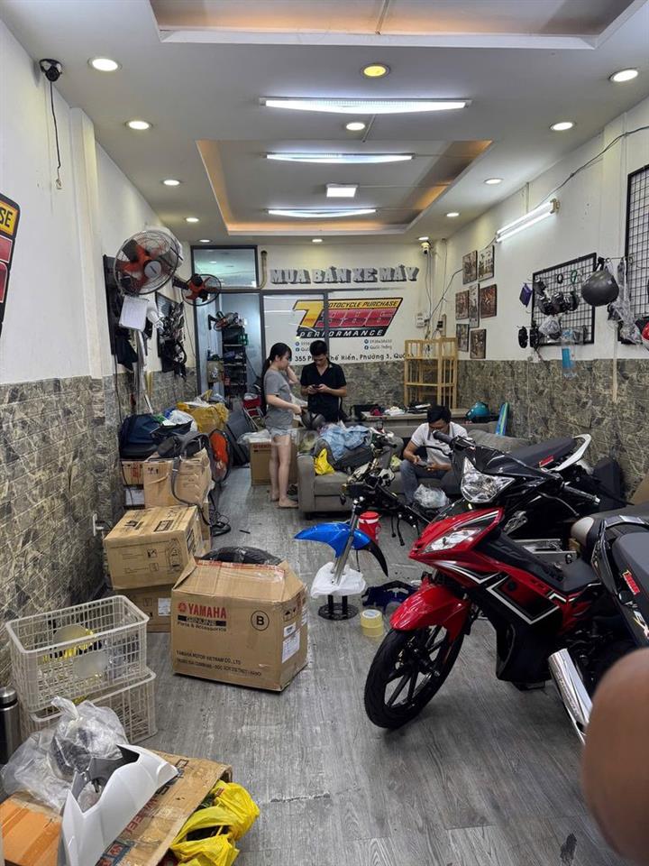 Cho thuê nhà mặt tiền nguyên căn.