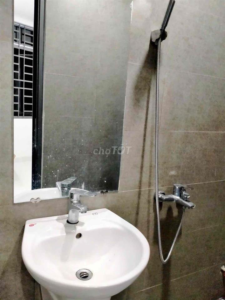 NHÀ 3 TẦNG 3 MÊ KIỆT TRƯỚC NHÀ 4M HOÀNG HOA THÁM