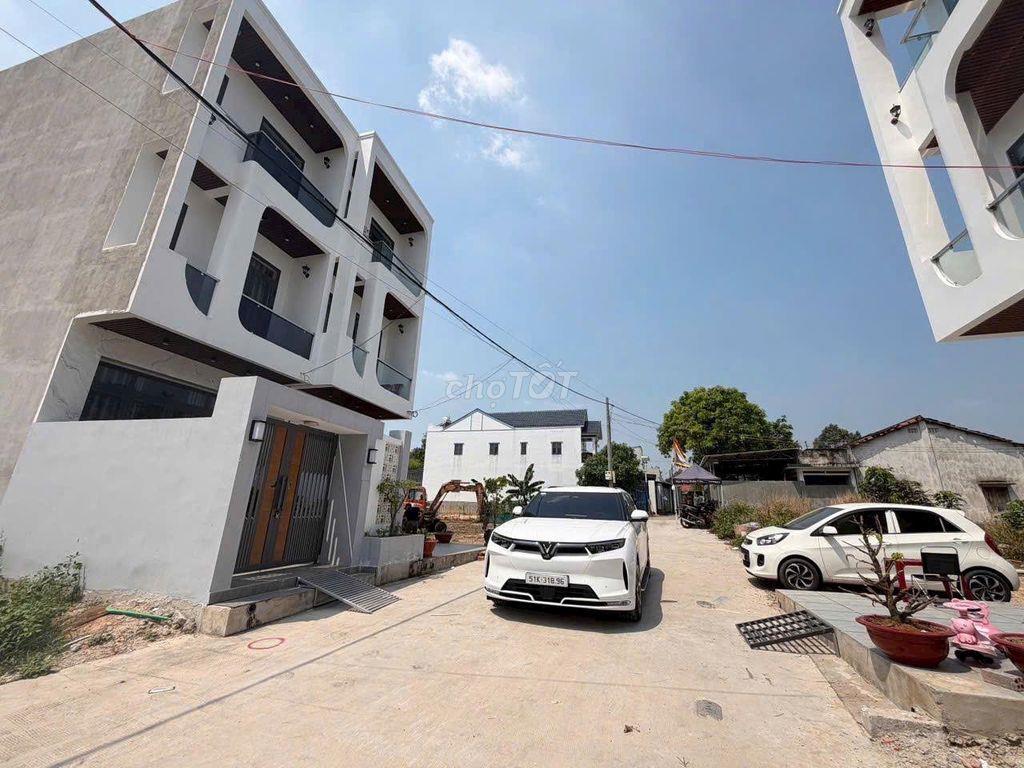 Bán gấp đất Kdcnhà liền kề 1tỷ6-120m2-sát bv Hoàn Mỹ&Ubnd p.Chánh Hiệp