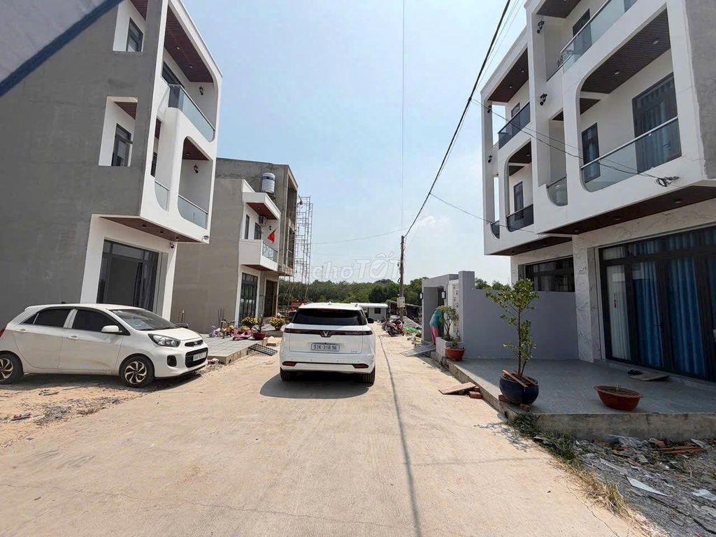 Bán gấp đất Kdcnhà liền kề 1tỷ6-120m2-sát bv Hoàn Mỹ&Ubnd p.Chánh Hiệp