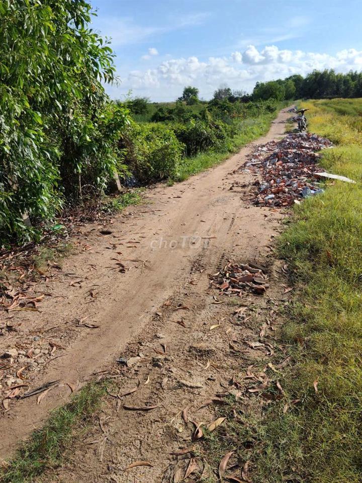 Chính chủ cần bán lô đất liền kề - phường Long Hương, Tp. Hồ Chí Minh