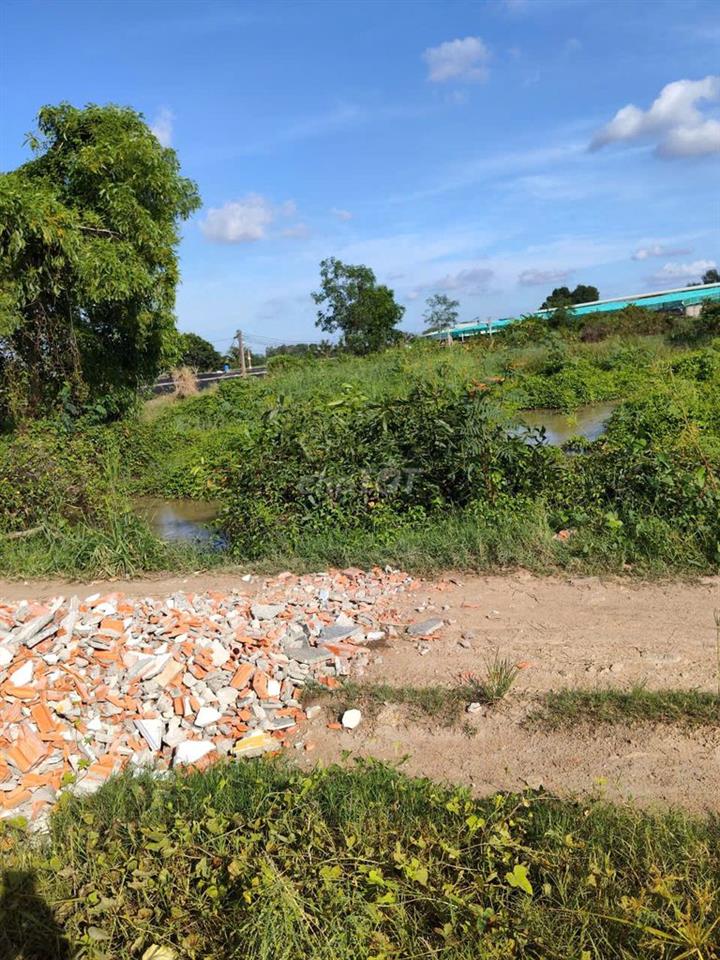 Chính chủ cần bán lô đất liền kề - phường Long Hương, Tp. Hồ Chí Minh