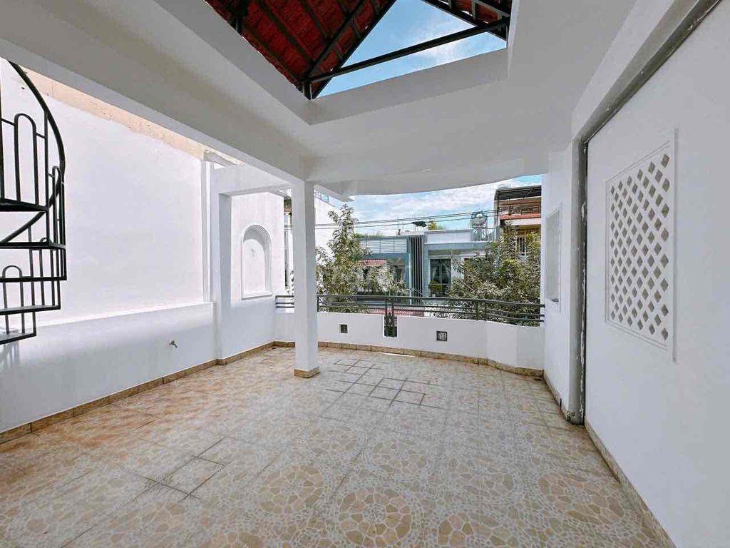 cho thuê mb và lầu 1