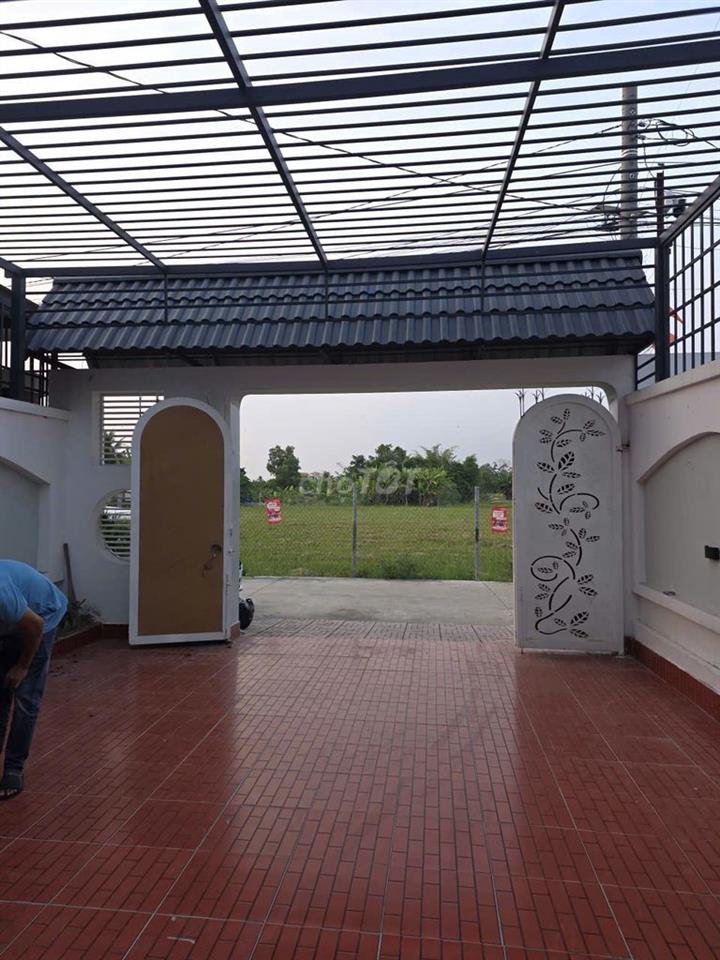 BÁN GẤP NHÀ SÂN VƯỜN 300M2 FULL THỔ CƯ, NHÀ ĐÃ HOÀN CÔNG