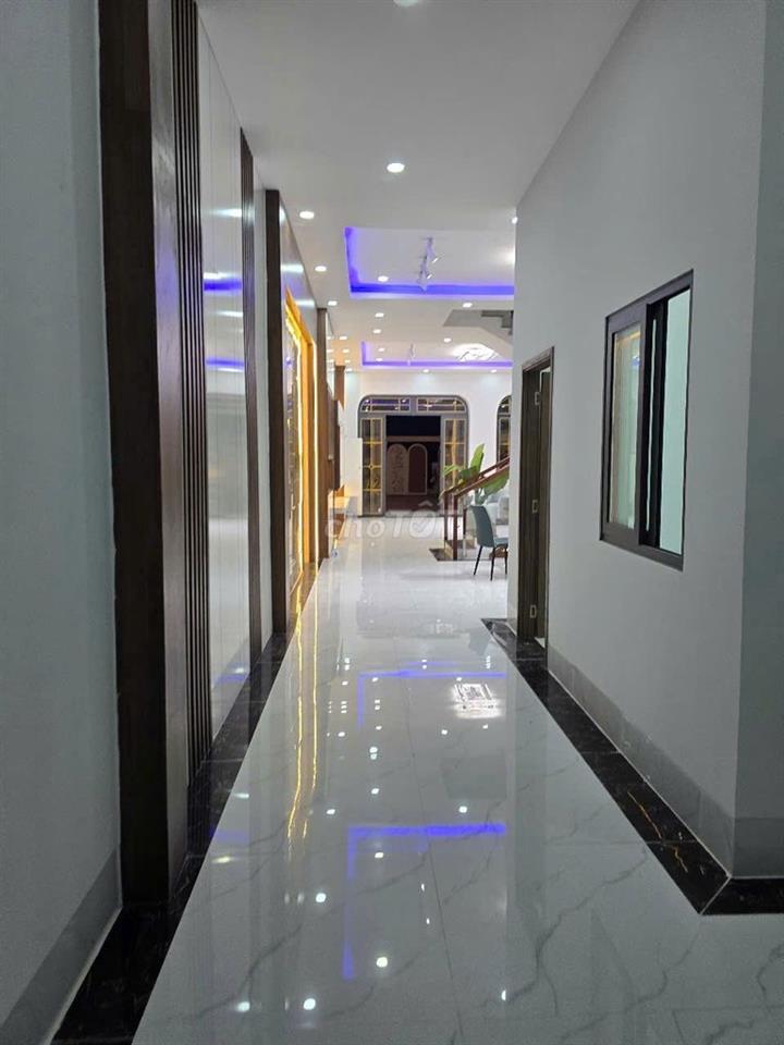 BÁN GẤP NHÀ SÂN VƯỜN 300M2 FULL THỔ CƯ, NHÀ ĐÃ HOÀN CÔNG