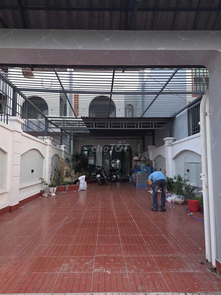 BÁN GẤP NHÀ SÂN VƯỜN 300M2 FULL THỔ CƯ, NHÀ ĐÃ HOÀN CÔNG