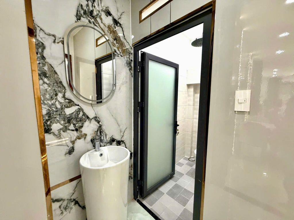 (HIẾM)Bán nhà 3 tầng, 2 mặt tiền, 3 bước ra Huỳnh Tấn Phát, nở hậu 5 x 12, ở hay KD buôn bán đều ổn, giá 5 tỷ