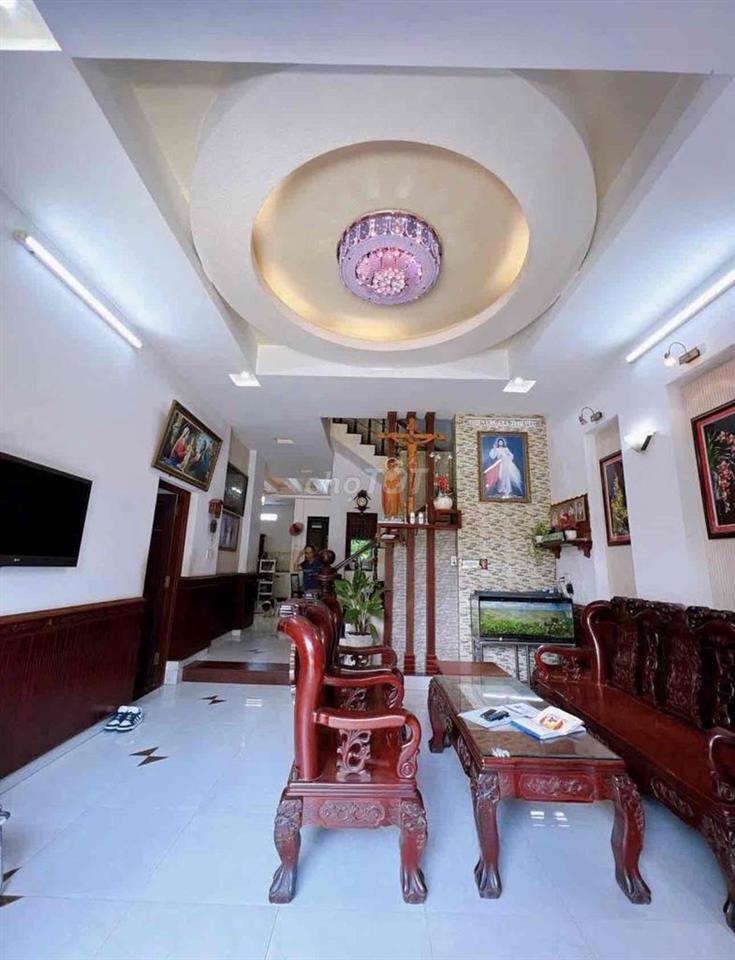 Biệt thự mái thái sân vườn
