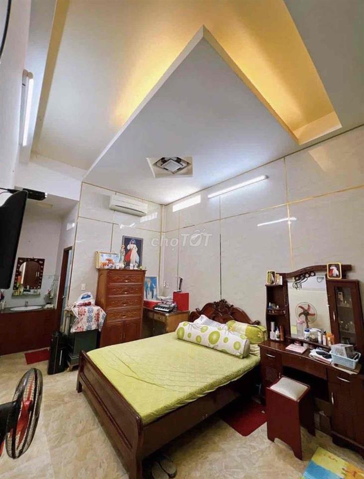 Biệt thự mái thái sân vườn