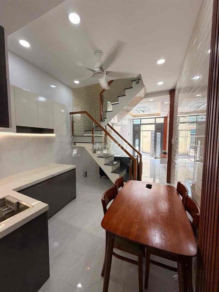 ngang 3m dài 12m dg 7m 1 trệt 1 lầu vào ở ngay