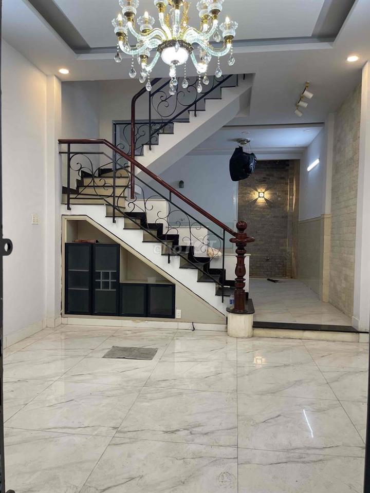 Nhà mặt tiền xe hơi