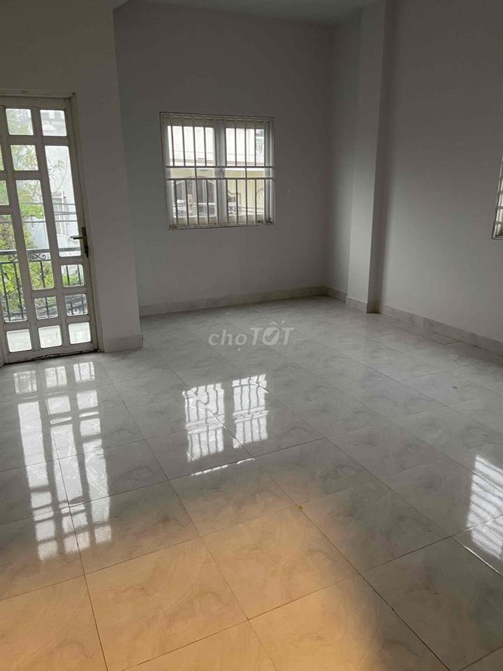 Nhà mặt tiền xe hơi