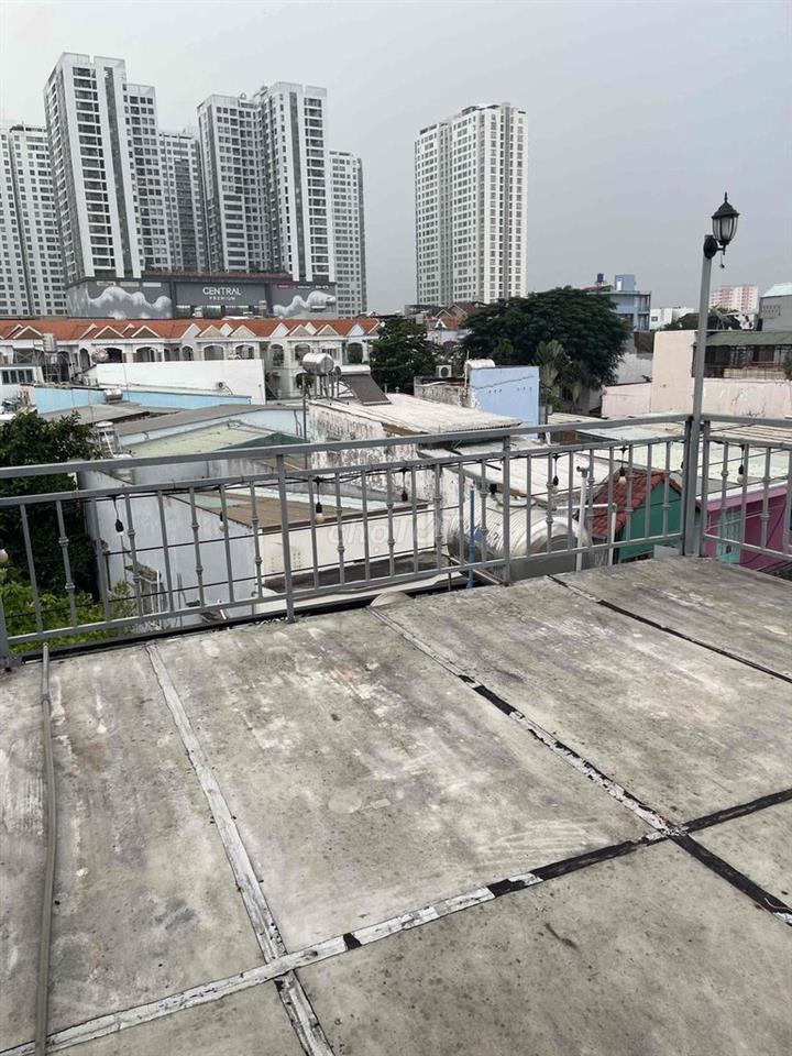 Nhà mặt tiền xe hơi