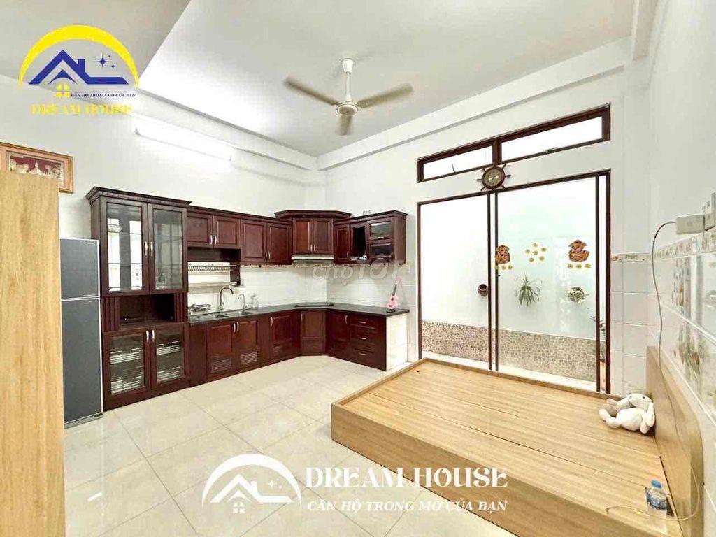 Phòng cho thuê Tân Sơn Nhì – Giá tốt, có máy lạnh