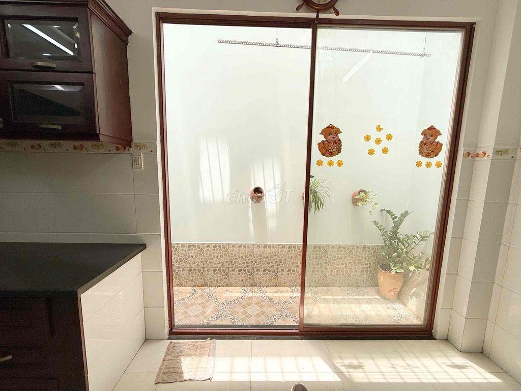 Phòng cho thuê Tân Sơn Nhì – Giá tốt, có máy lạnh