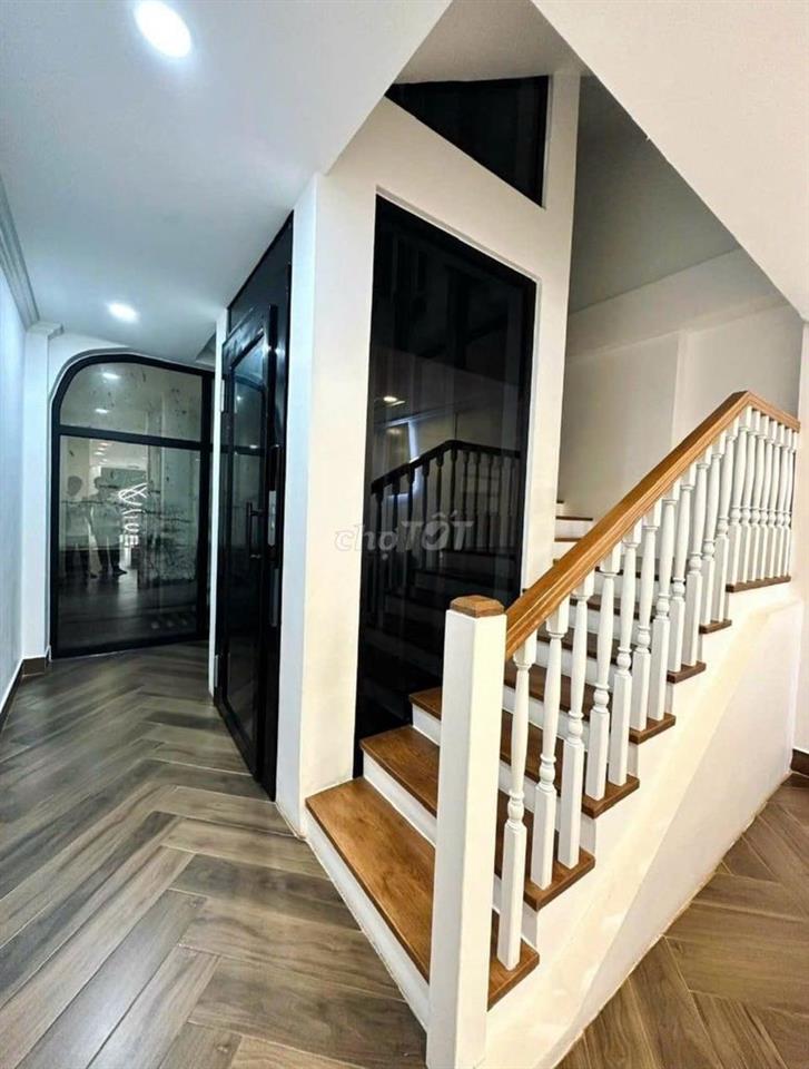 BÁN NHÀ KHU VIP DƯ SHRƠNG QUÃNG HÀM 68M HẺM XE HƠI THÔNG CÓ SÂN RỘNG