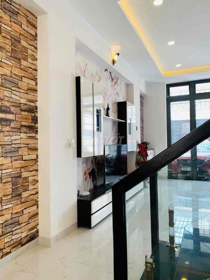 nhà 1 trệt 2 lầu cách cổng sân golf Đồng Nai 300m