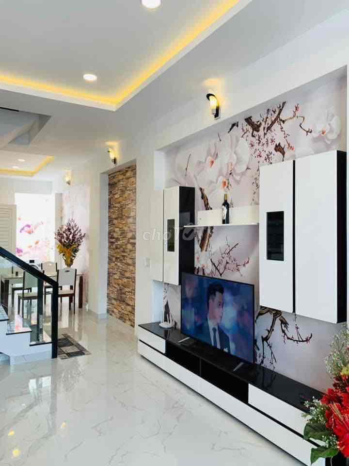 nhà 1 trệt 2 lầu cách cổng sân golf Đồng Nai 300m