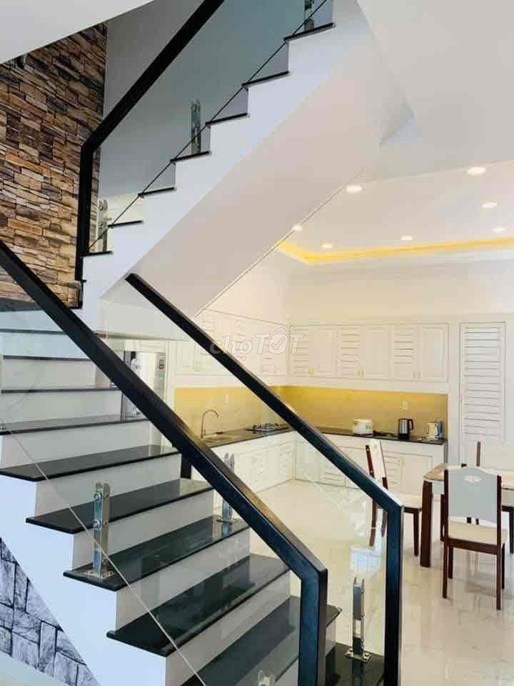 nhà 1 trệt 2 lầu cách cổng sân golf Đồng Nai 300m