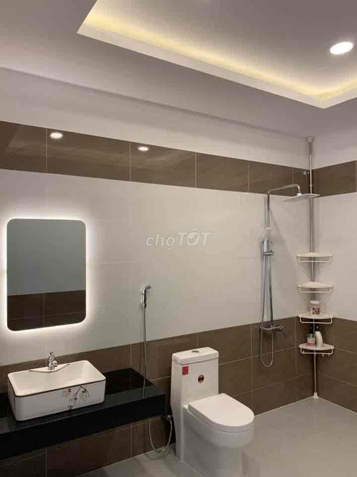 nhà 1 trệt 2 lầu cách cổng sân golf Đồng Nai 300m