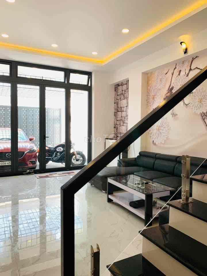 nhà 1 trệt 2 lầu cách cổng sân golf Đồng Nai 300m