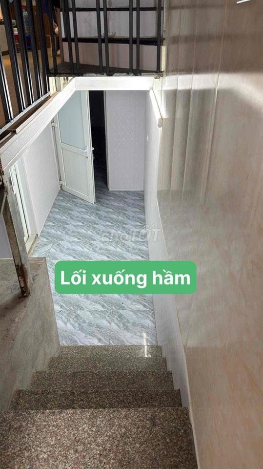 Chính chủ bán nhà 35m2 ô tô đỗ cửa , xem bắn pháo hoa trên ban công