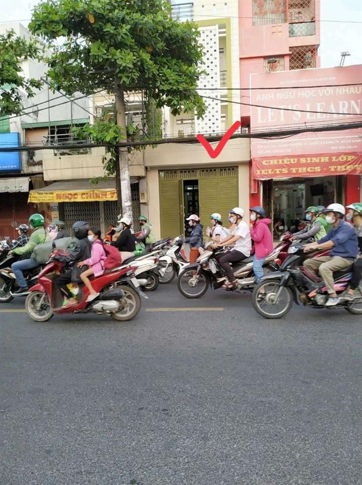 Cho thuê mặt bằng, vỉa hè kinh doanh