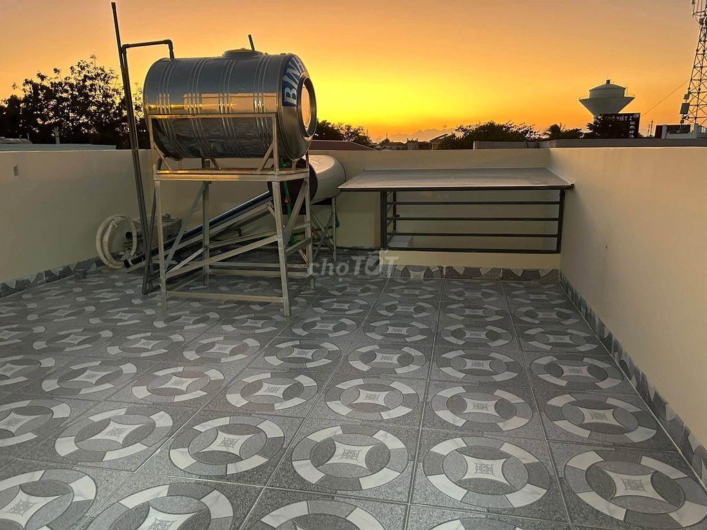 Cho thuê nhà nguyên căn, mặt tiền đường Ngô Gia Tự.
