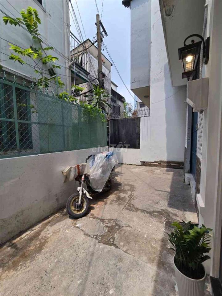 NHÀ ĐẸP MỚI TINH - NGUYỄN ĐÌNH CHÍNH PHÚ NHUẬN