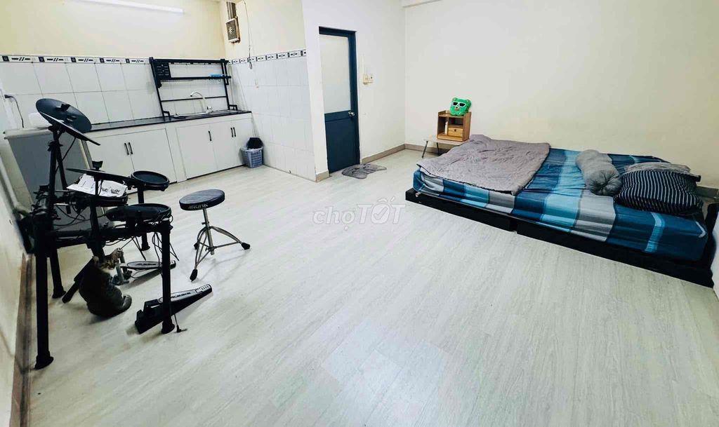 nhà share 1 phòng 35m2 máy lạnh,nước nóng,bếp