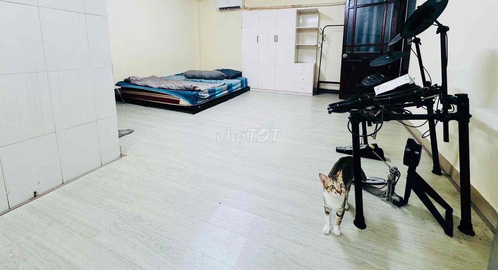 nhà share 1 phòng 35m2 máy lạnh,nước nóng,bếp