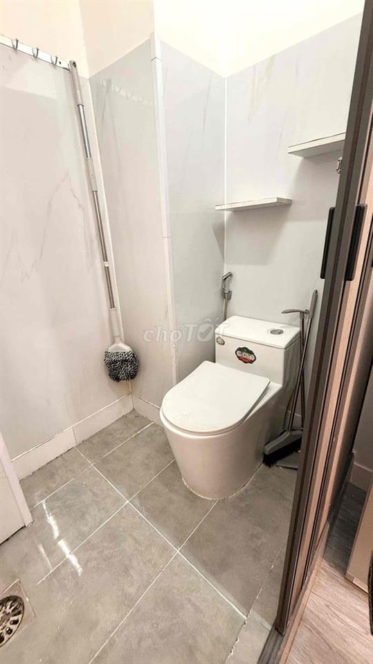 Phòng Full Nội Thất cửa sổ thông thoáng