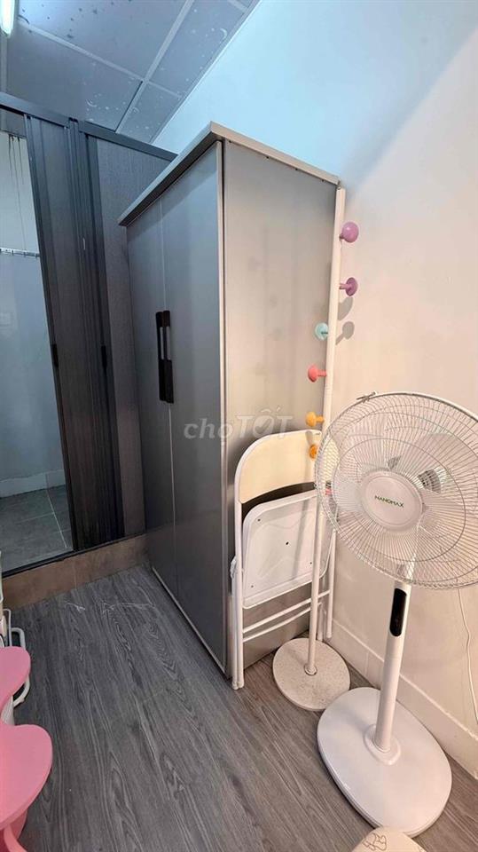 Phòng Full Nội Thất cửa sổ thông thoáng