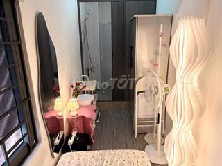 Phòng Full Nội Thất cửa sổ thông thoáng