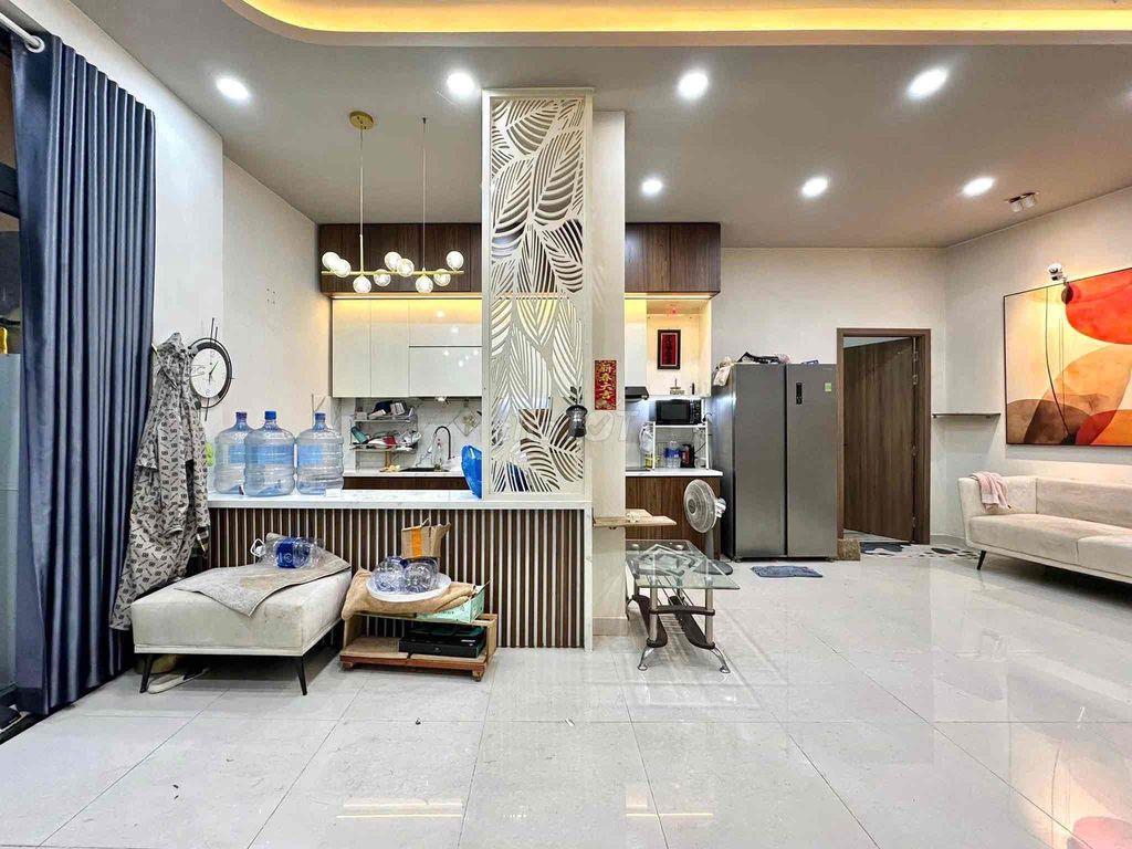Khu Phan Xích Long • 68m2  •nở hậu 9m