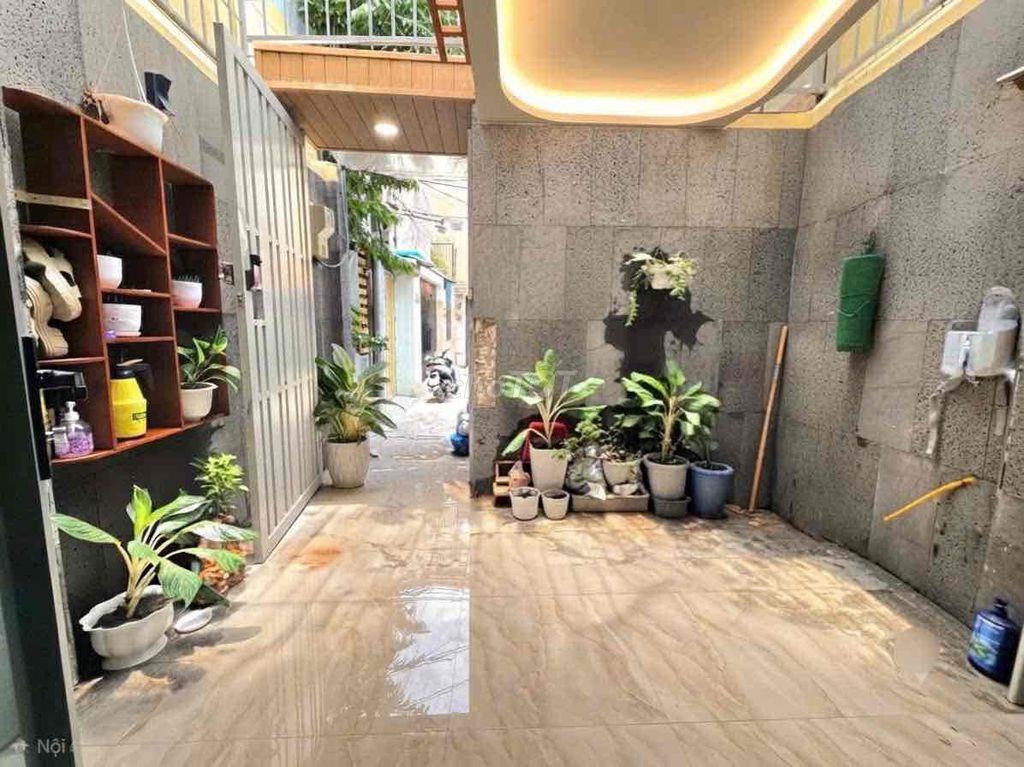 Khu Phan Xích Long • 68m2  •nở hậu 9m