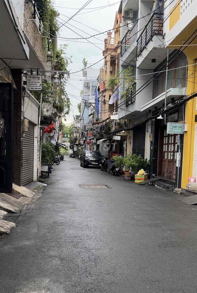 Khu Huýnh Văn Bánh • 61m2, 3 tầng • 20m ra mặt tiền
