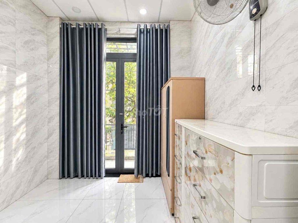 Gần Chợ Bà Chiểu, 3.X Tỷ, 2 Tầng • Gần Mặt Tiền
