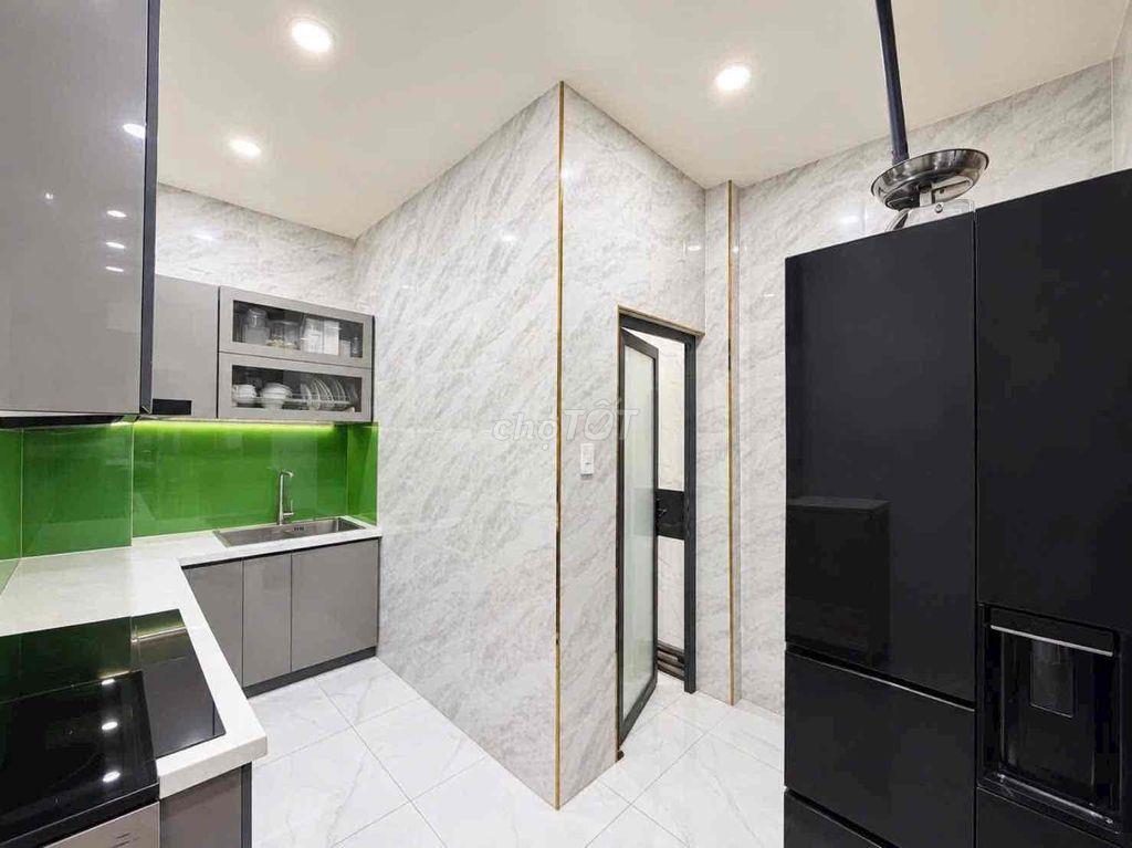 Gần Chợ Bà Chiểu, 3.X Tỷ, 2 Tầng • Gần Mặt Tiền
